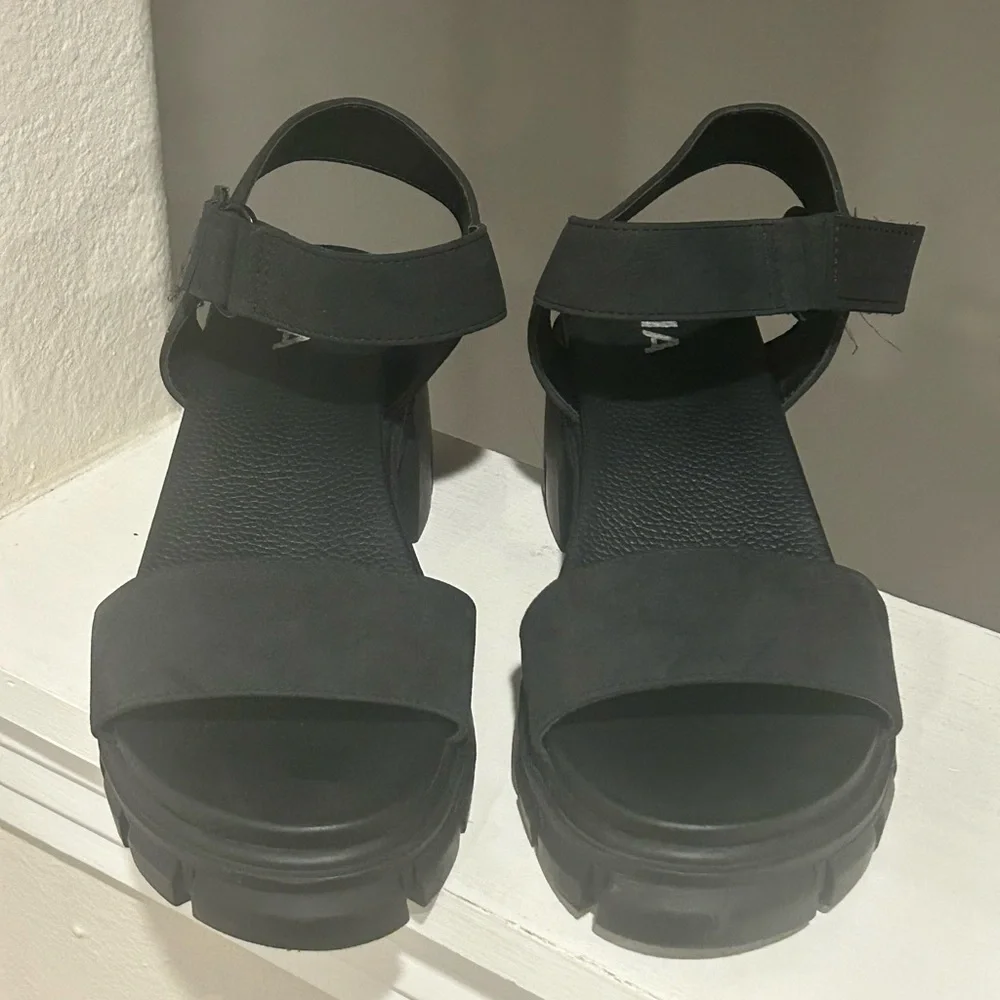 MIA Skyler Heeled Lug Sole Faux Leather Straps Sandals Women Sz 7M_6